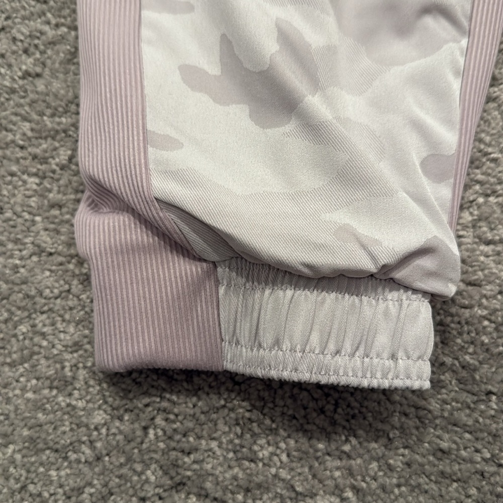 Mauve camo Athleta joggers - Picture 2 of 6